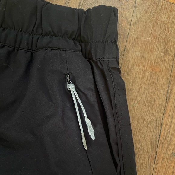 Black Vuori Dash Shorts - Picture 3 of 4